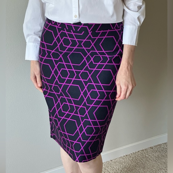 Elegant J. Crew Wool+Silk Geometric Print Pencil Skirt - 4 (S,M) - Picture 3 of 12